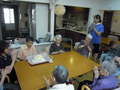 大きなケーキで９月の誕生会！！