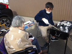 焼き芋をお楽しみいただきました♪