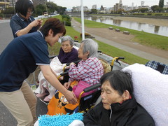 河畔のほとりにて